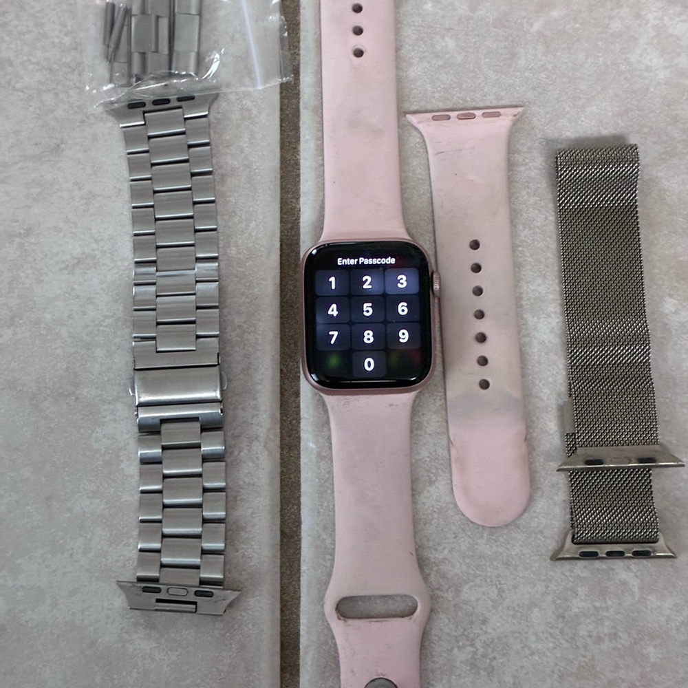 Apple Smartwatch SE with three bands